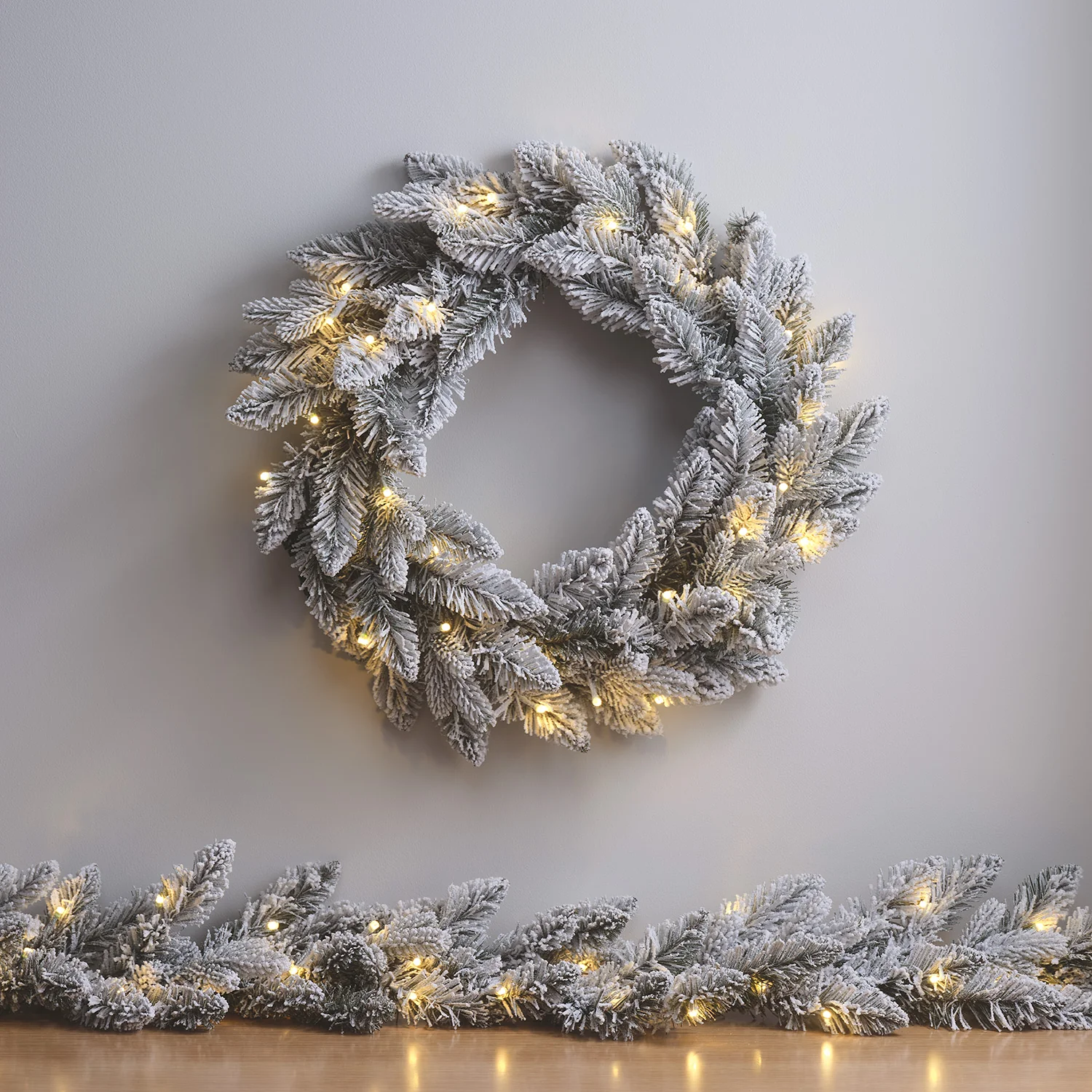 1.5m Pre Lit Snowy Christmas Garland - Image 5