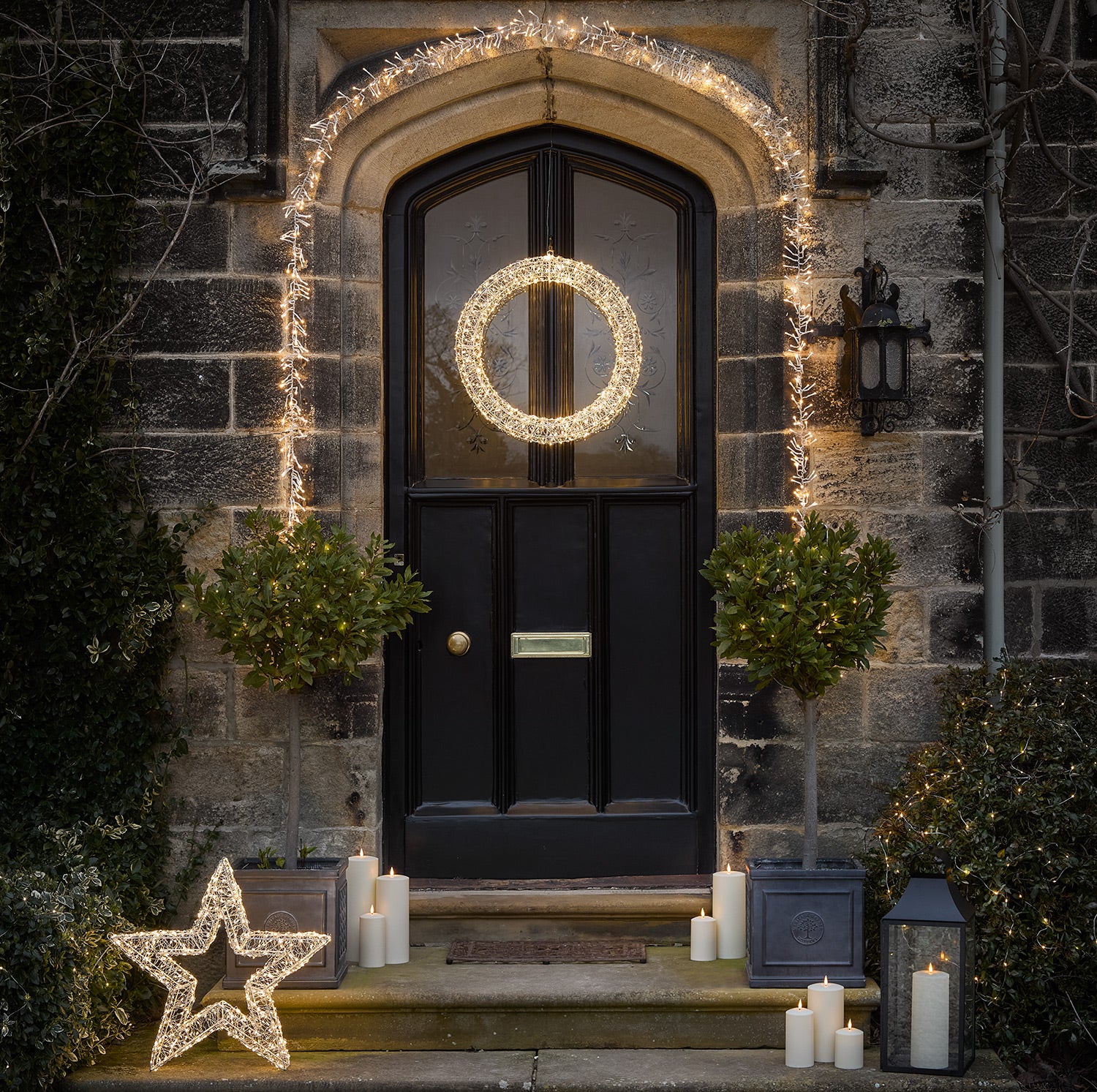 58cm Wire Wrapped LED Wreath Light - Image 2