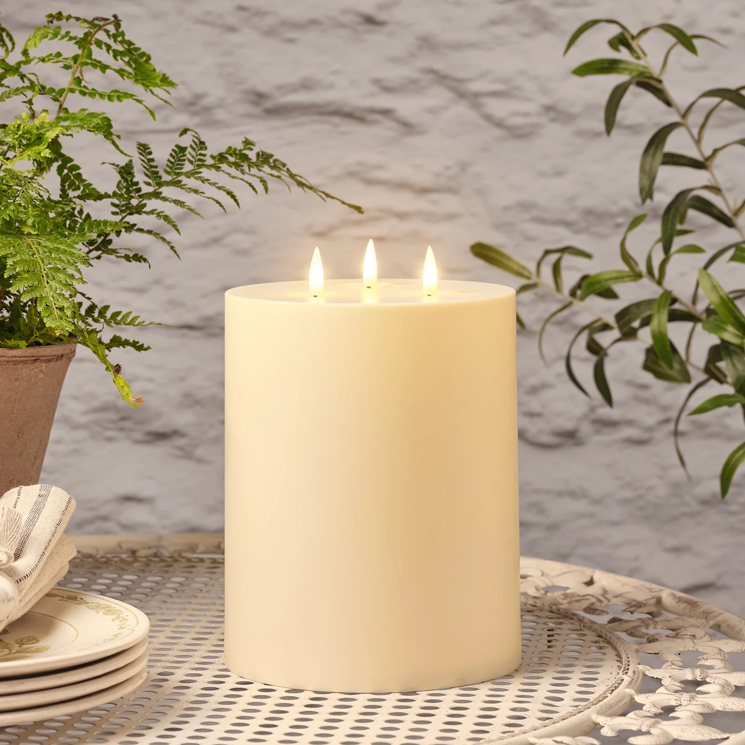 TruGlow® Solar 3 Wick LED Candle 20cm With Remote Control - Image 2