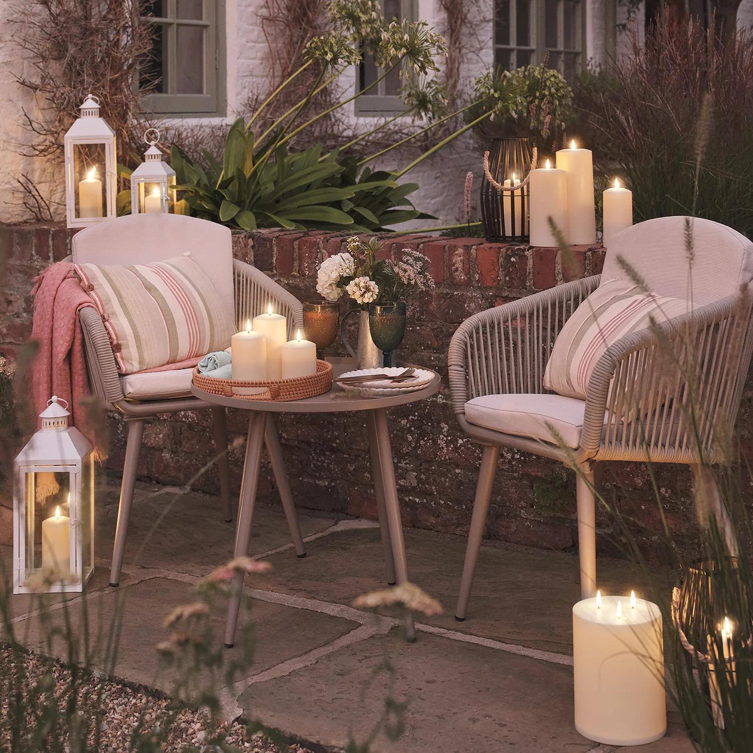 TruGlow® Solar 3 Wick LED Candle 20cm With Remote Control - Image 3