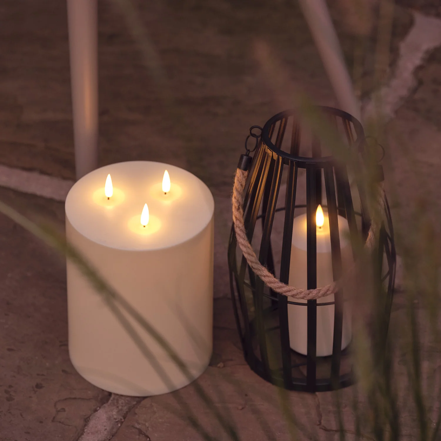 TruGlow® Solar 3 Wick LED Candle 20cm With Remote Control - Image 4